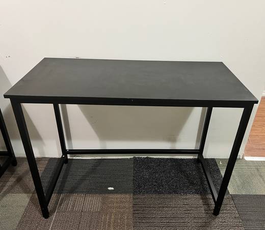 Black desk 1