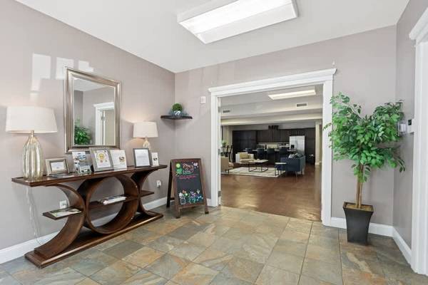 $2,390 / 2br - 1107ft2 - Pool, Large Closets, Garage Parking Available (95 Filley St, Bloomfield, CT)63989074242179120