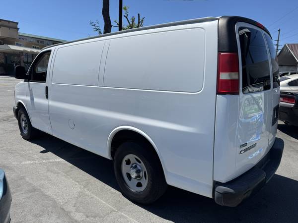 2007 CHEVROLET EXPRESS 1500. CLEAN TITLE, PASS SMOG, WORK VAN! - $8,999 (san mateo)63624151081601124