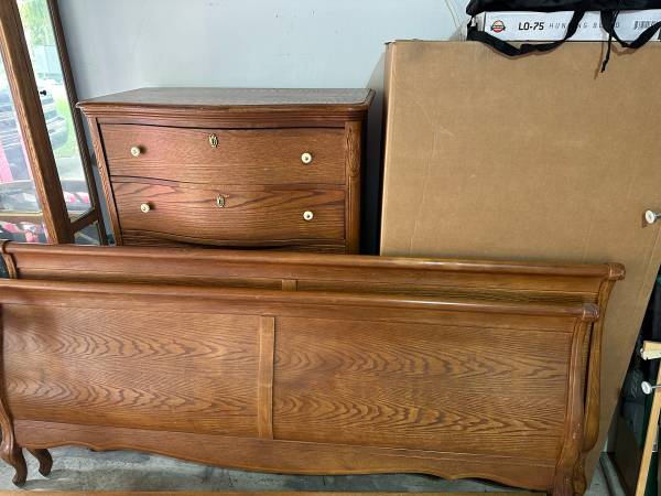 Matching king size sleigh bed and chester drawer 1