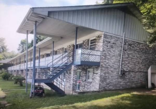 $1,150 / 2br - 815ft2 - Apartment Units for Rent! (Burnsville, North Carolina)64029209657217120