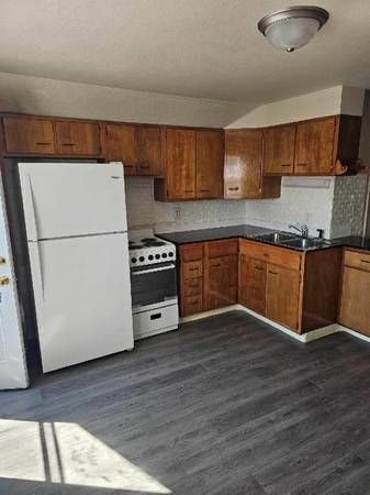 $1000.00 / 1br - 800ft2 - Cute 1 bedroom apartment with deck in the heart of Midtown63681623793795122