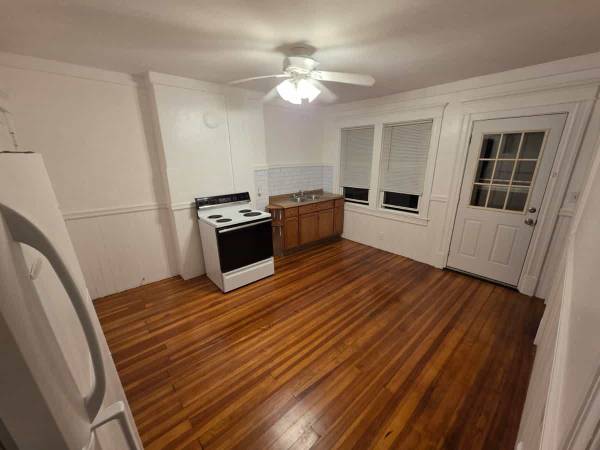 $2,000 / 3br - READY NOW! Huge townhouse! PETS CONSIDERED!!! (Easthampton)64017046906115120
