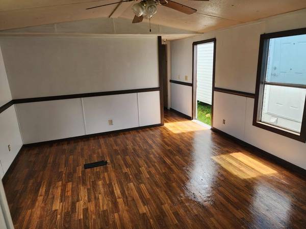 $25,500 / 2br - ****SINGLEWIDE WITH METAL ROOF WINDZONE 2, PLYWOOD FLOORS & FESH PAINT (Lake City)63823026415873120