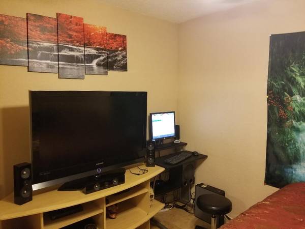 $900 / 2 habitaciones - 120 pies² - Habitación amueblada privada y baño compartido (servicios incluidos) (Hollywood)63379710118785122