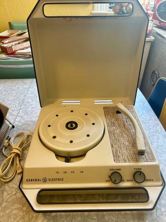 Vintage GE Record Player, 45's,LP's and Rack 1