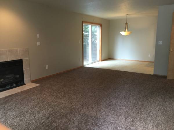 $2,695 / 4br - 1562ft2 - Beautiful Large 4 Bedroom 2.5 Bath Home located on a corner lot (Portland)63672512342659124