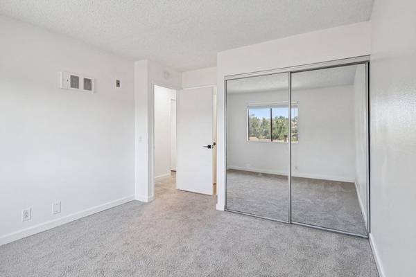 $2,070 / 2br - 850ft2 - 2 Br- ¡UN MES GRATIS CON UN CONTRATO DE ARRENDAMIENTO DE 12-15 MESES! (2660 Alpine Boulevard, Alpine, CA)63878582894977122
