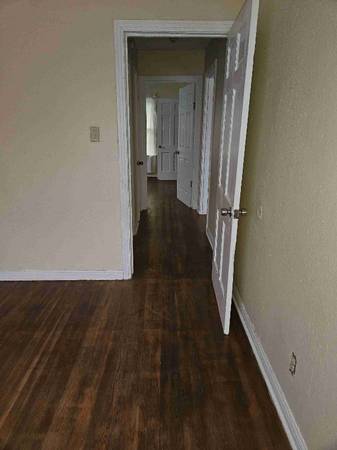 $1050.00 / 2br - 894ft2 - 4833 Johnston64036538627969120