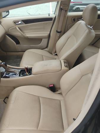 2005 Mercedes Benz c300 - $3,00063621986616323124
