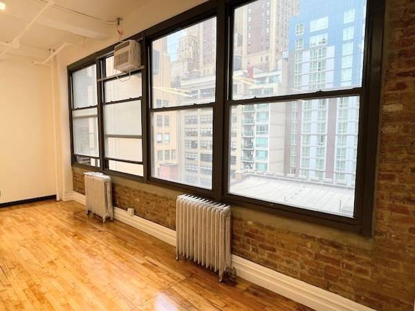 $2,700 / 900ft2 - 🛑*900 SQFT / $2700* EXPOSED BRICK WALL*OPEN SPACE* (Chelsea)63854384067715122