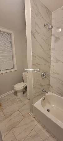 $875 ¡IMPRESIONANTE! GAS DE COCINA, AGUA CALIENTE, BASURA, IMPUESTOS INCLUIDOS. REFORMADO. SE ACEPTAN PERROS Y GATOS (Rogers Park)64041475388418122