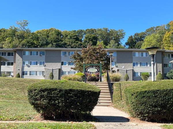 $1,800 / 2br - November 1st, 2025 - 2 Bedroom updated condo w/Washer-Dryer in unit. (Wallingford)64010333217793120