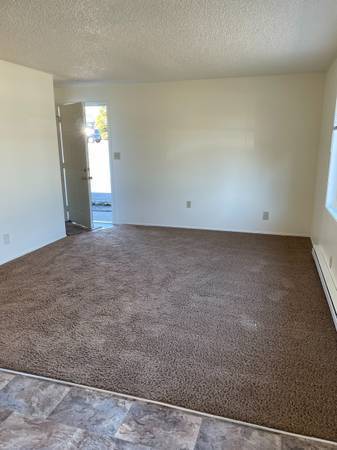$1,250 / 2br - 720ft2 - Location, Location, Location (Blaine)63920958399746121