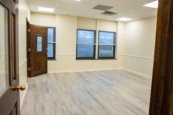 $425 / 332ft2 - Affordable Office & Warehouse Spaces – Starting at $425/month! (381 Broadway, Menands, NY 12204)63756277131265123