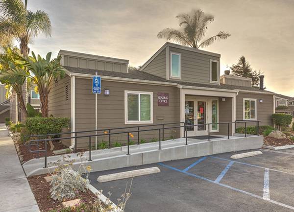 $1.794 / 1br - 644ft2 - Área de juegos, Refrigerador, Mantenimiento en el lugar (401 W. Pine Ave, Lompoc, CA)63663957666051120