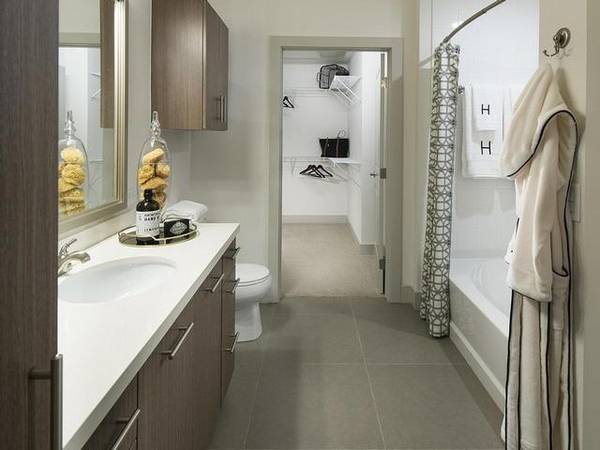 $3,271 / 2br - 1108ft2 - Pet-friendly community with pet-washing station (Mission Valley)63865931641601123