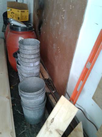 Sap buckets with lid and spout 1