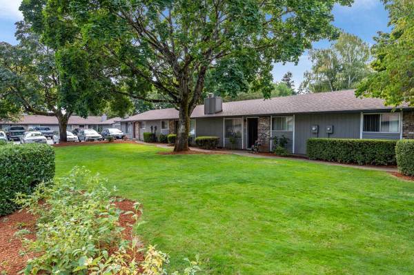 $1,995 / 3br - 975ft2 - Great 3 bed / 1 bath! We Love Pets! Ask about our Pet Policy (Oregon City - 12 Minute Drive to Clackamette Park)63820848820099123