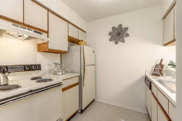 $500 ❋ Dormitorio amplio cerca del parque Springfield y UF Health Jacksonville (Jacksonville, FL)63377804588417121