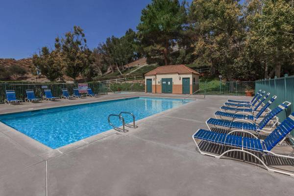 $2,399 / 2br - 945ft2 - Range and Oven, Nearby Public Transit, Extra Storage (Santa Clarita)63774483104259124