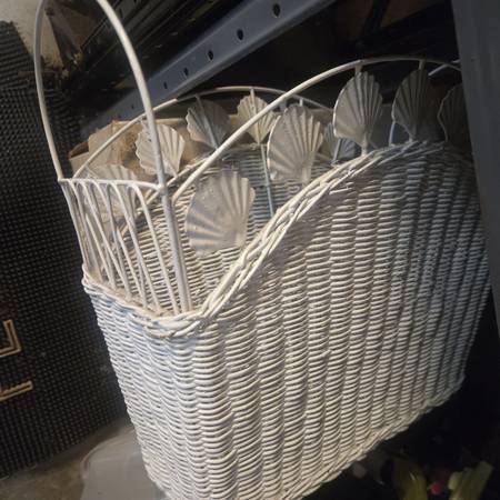 Magazine holder.     &****&& 1