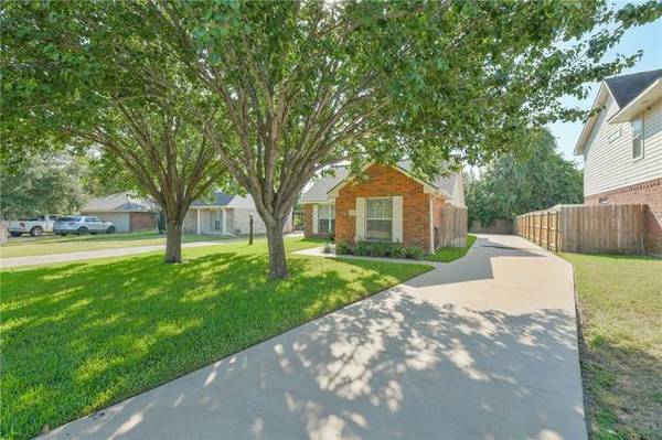 College Station,  Home for Sale - 3bd 2ba 1