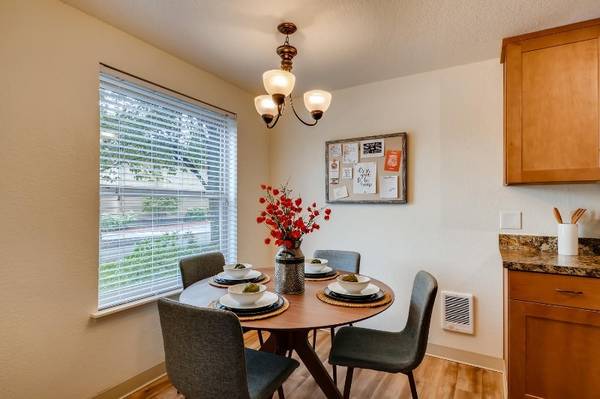 $2,370 / 3br - 1176ft2 - 3BR = Office, Bedroom, & One Room To Hide From Your Responsibilities (Clackamas, OR)63956788766083122
