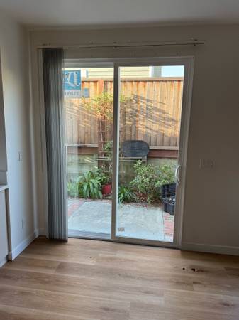 Brkoen glass ? We fix it fast! 1