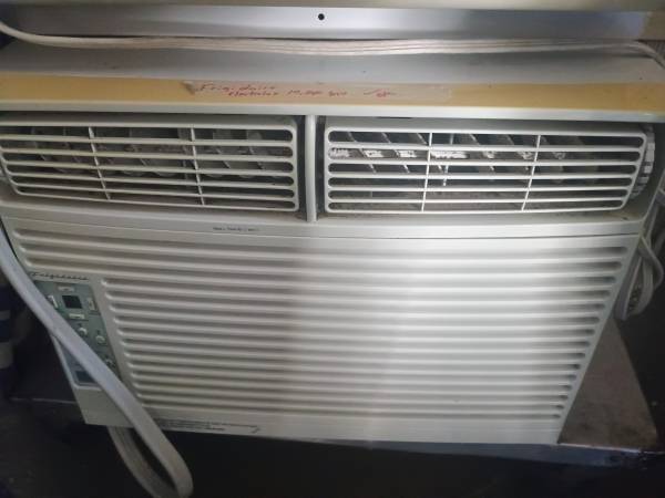 Frigidaire Electrolux 10,000 BTU air conditioner 1