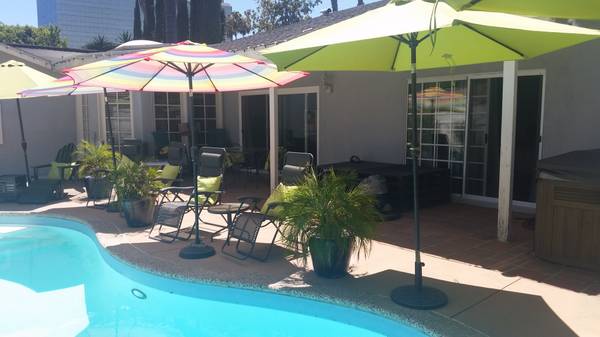 $1,400 / 3br - 144ft2 - Westside-Encino Furnished Bedroom in Home With Pool (LGBT Friendly) (Encino, CA)63700958637059121