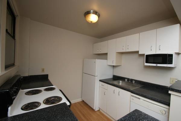 $1,425 / 405ft2 - Top Floor Belltown Studio - 2 Weeks Free (Belltown)63659728859265123