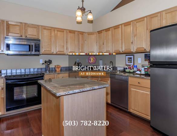 $1,650 / 2br - Onsite Garage, Cats/Dogs OK, Beautifully Landscaped Community w Views (Tigard)63841708192003120