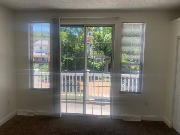 $1,750 / 2br - Greentree Crafton Area. 2Br 2 Bath $1750 (Crafton Borough)64013369255937123