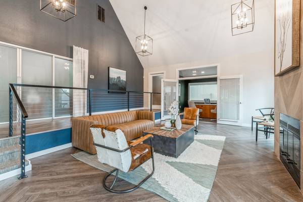 $1,855 / 2br - 896ft2 - One month free! In unit W/D, nearby trails, bright living room (Portland, Tigard, Murray Hill, Beaverton)63999315299843122