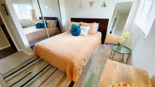 $2,309 / 1br - 740ft2 - Vista Living  Newly Renovated with Wood Floors & Quartz Counter (Vista)63663973636865123