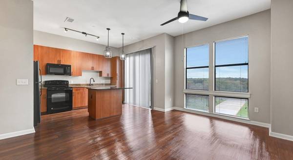 $1,395 / 1br - 800ft2 - ✨ Techos Altos, Luz Natural | 6 Semanas GRATIS 🌟 | Keller (KELLER)63936224827138122