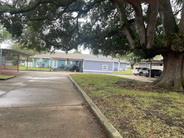 $450 / 1br - room for rent utilities included no deposite (Kenner)63903651669123123