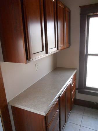 $1,695 / 3br - 831 Tennessee St #B (Lawrence)63873104367107123