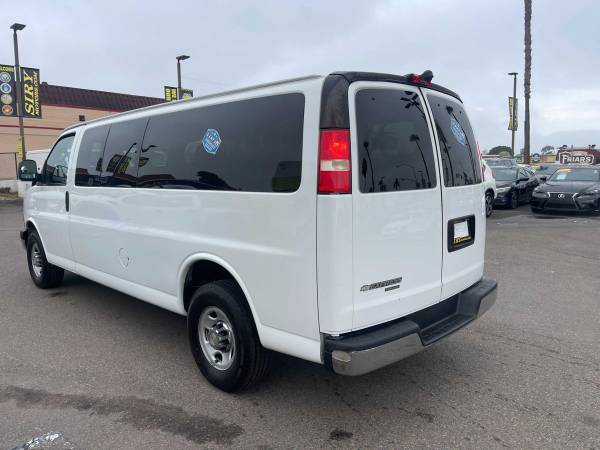 2016 Chevrolet Express 3500 passenger - Photo 4