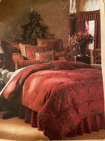 PRE-GARAGE SALE: King Size Luxury Comforter, Bed Skirt, 2 Shams 1