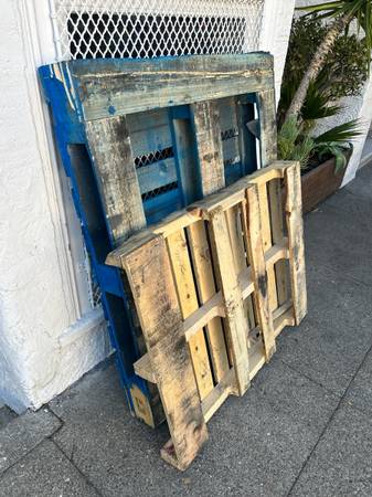 Free wooden pallet 1