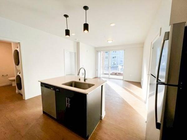 $1,860 / 1br - 594ft2 - Lounge Room - Perfect for Hosting Events, Large Closets, Extra Storage63688549370241122