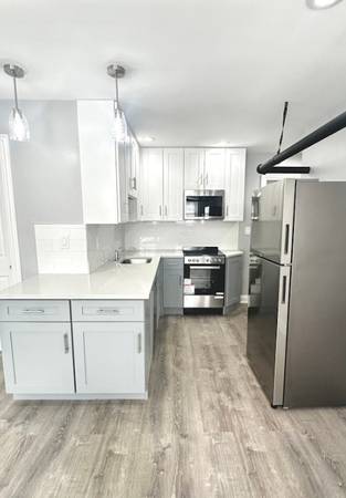 $1,600 / 1br - Updated Garden Unit!  Great Edgewater area! (Edgewater)63960012120962121