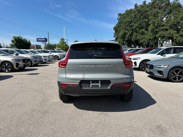 2025 Volvo Xc40 B5 PLUS DARK THEME - $45,970 (Volvo Cars of Austin)63491384455683124