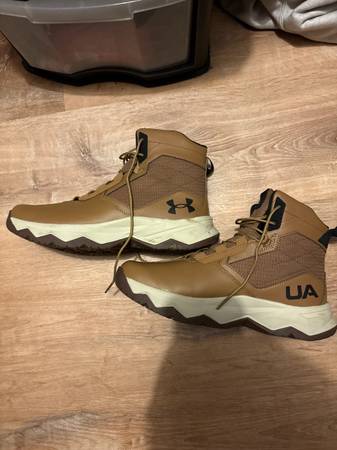 Under Armour Boots (worn like twice) (size 10) 1