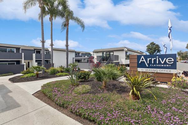 $3,050 / 2br - 900ft2 - Ventanas de Doble Vidrio, Áreas Designadas para Parrillas, Patio Comunitario (6363 Beadnell Way, San Diego, CA)63663922526593122