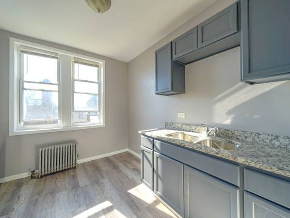 $950 / 2hab - Área de South Shore Jackson Highlands, Rehab Privado {Lavandería/Calefacción Incluidos} (Fuera de 68th Clyde St.)63898983850626121