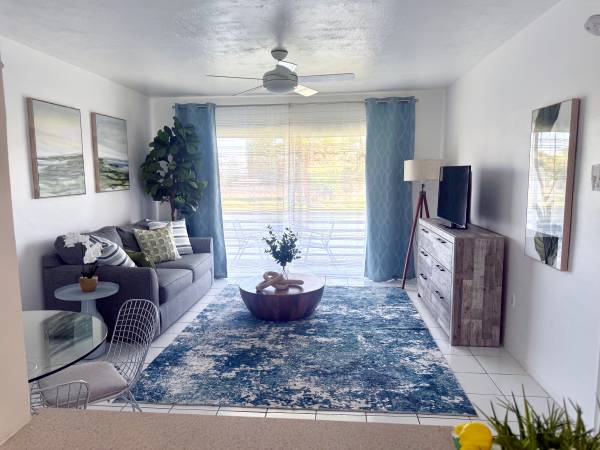 $2,400 / 1br - 800ft2 - Chic 1Bdrm 1Ba Condo 1 block to Aventura Mall (Aventura)63983674436610122