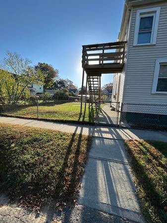 $1,250 / 2br - 1st Floor Apartment - Available Nov. 1st (Turners Falls)64017047930369120